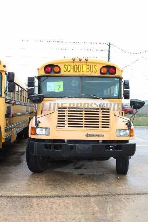 (1) 2000 Blue Bird School Bus Vin# 1815