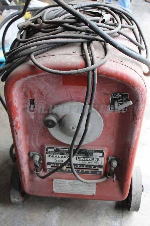 (1) Lincoln Arc Welder