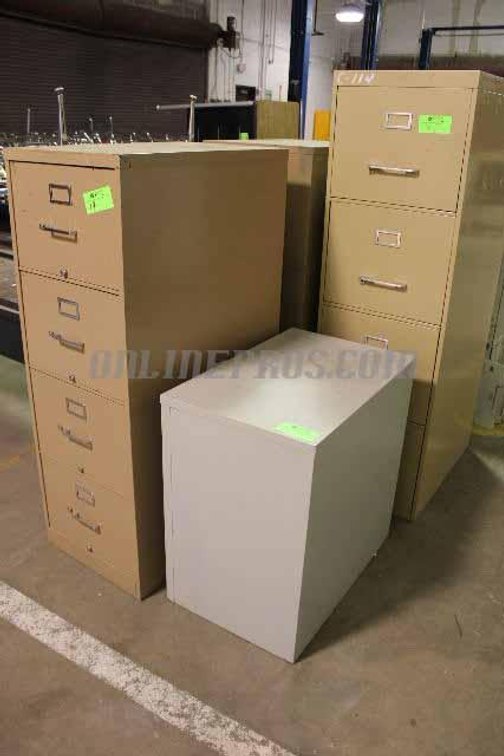 (Lot) File Cabinets