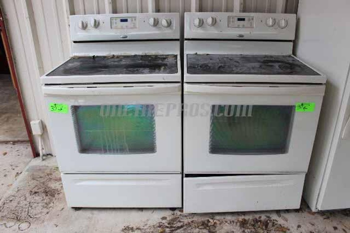 (Lot) Whirlpool Electric Stoves