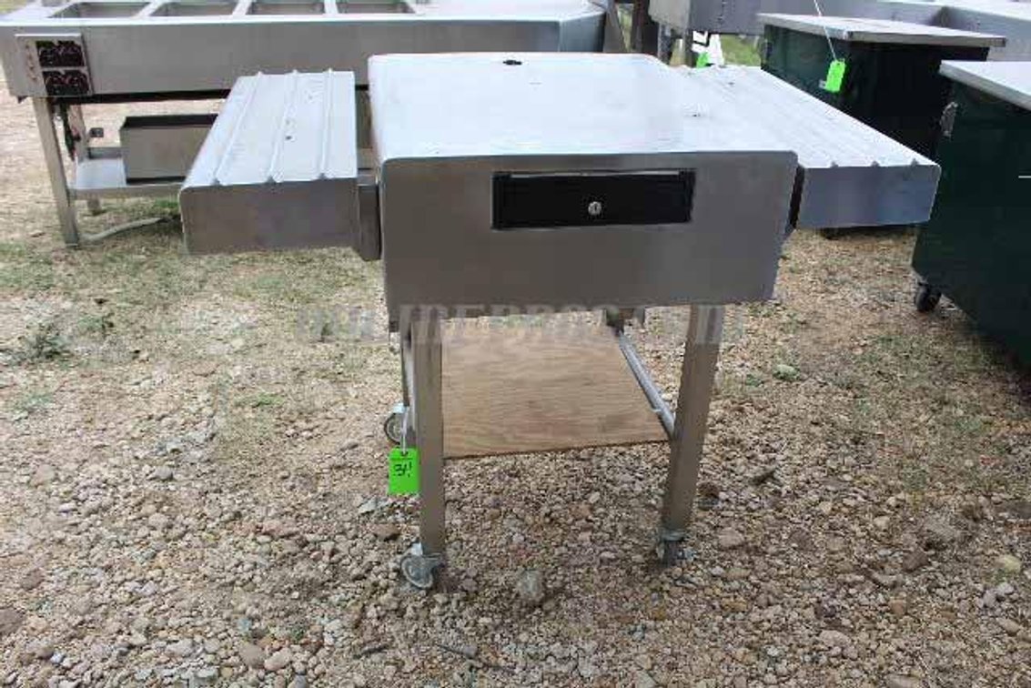 (1) Cashier's Stand