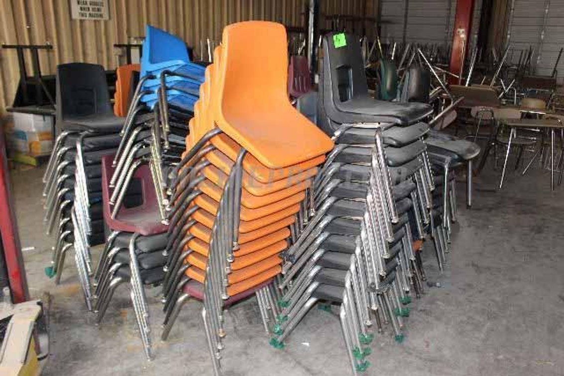 (Lot) Student Chairs