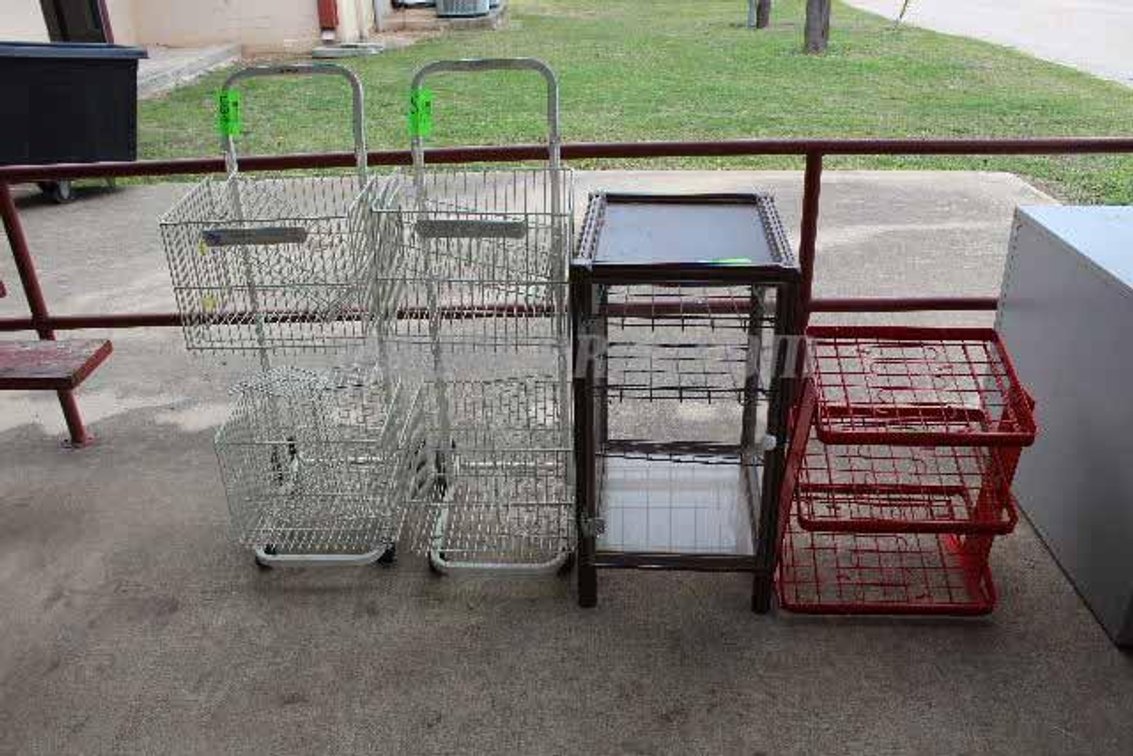 (Lot) Carts & Racks