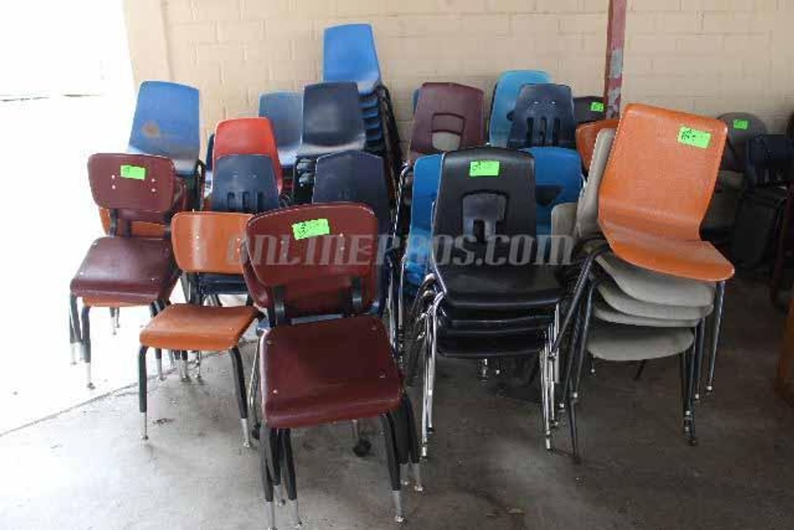 (Lot) Student Chairs