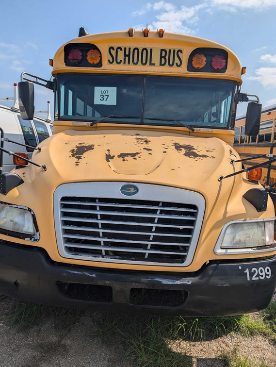 2009-  Blue Bird 63 BB CV 33I05 -School Bus - Will Need to Be Towed