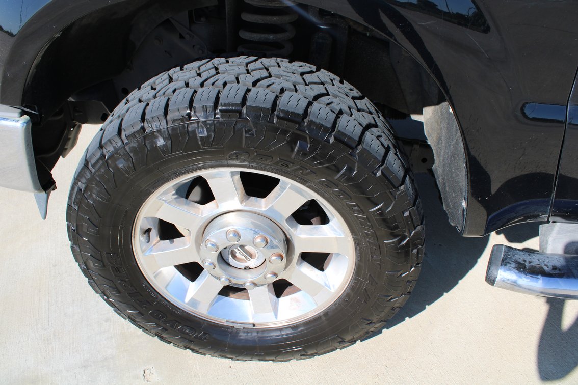 Image for 2010 Ford F250 Lariat Super Duty 4x4 Crew Cab Pickup (Seller: Lemons Auctioneers Company Truck) - Tomball, TX 77377
