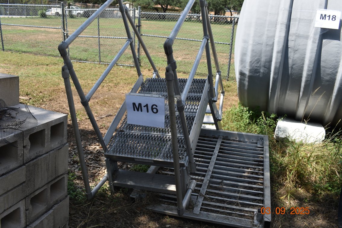 Aluminum Steps with Platform