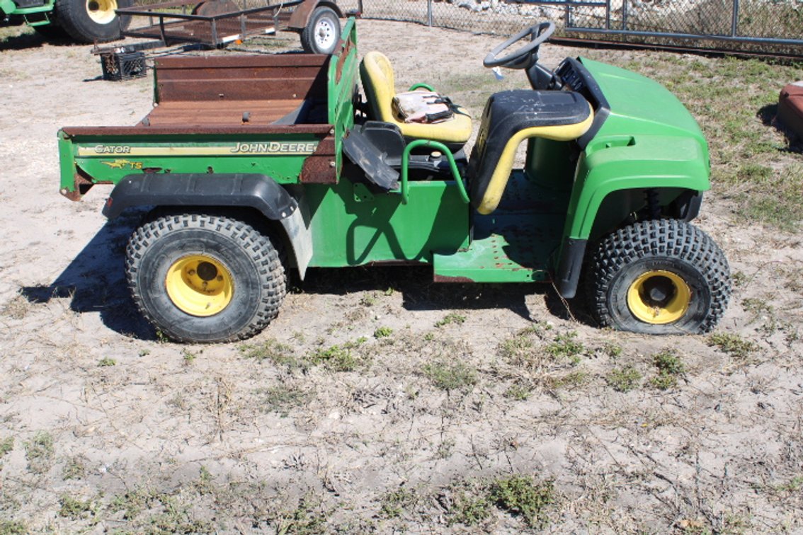 John Deere Gator 