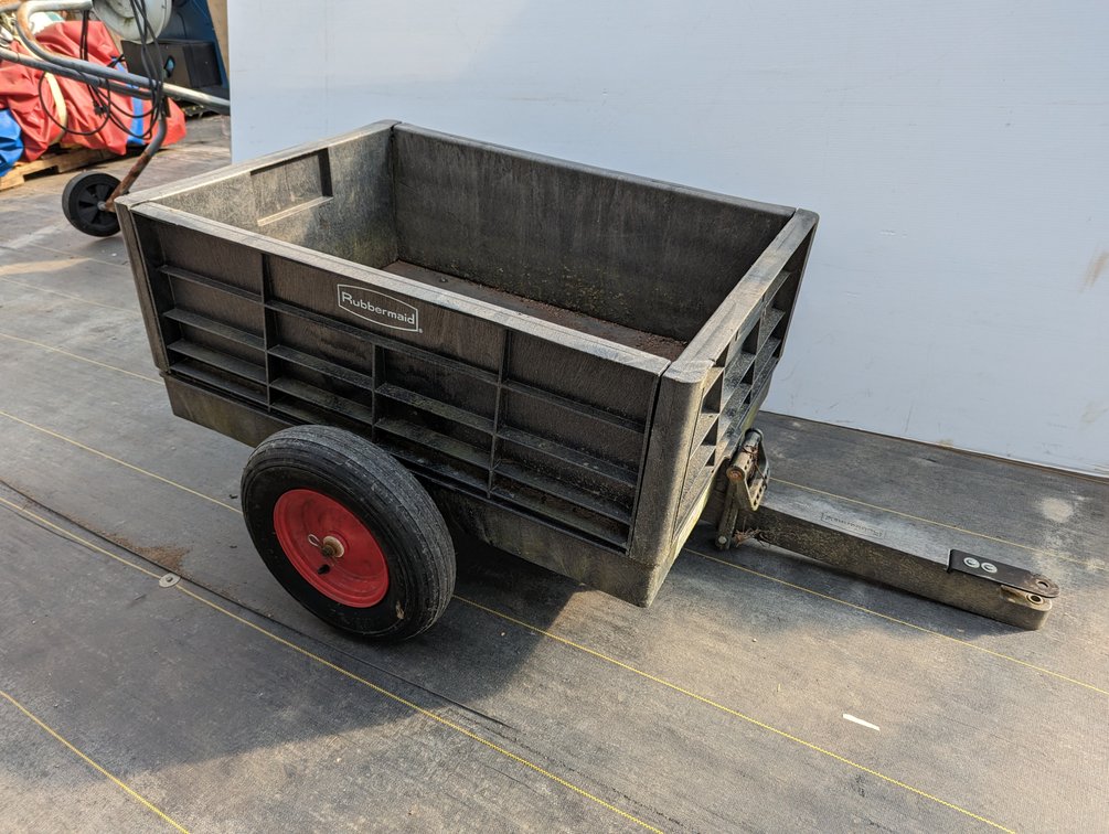 Rubbermaid Garden Cart