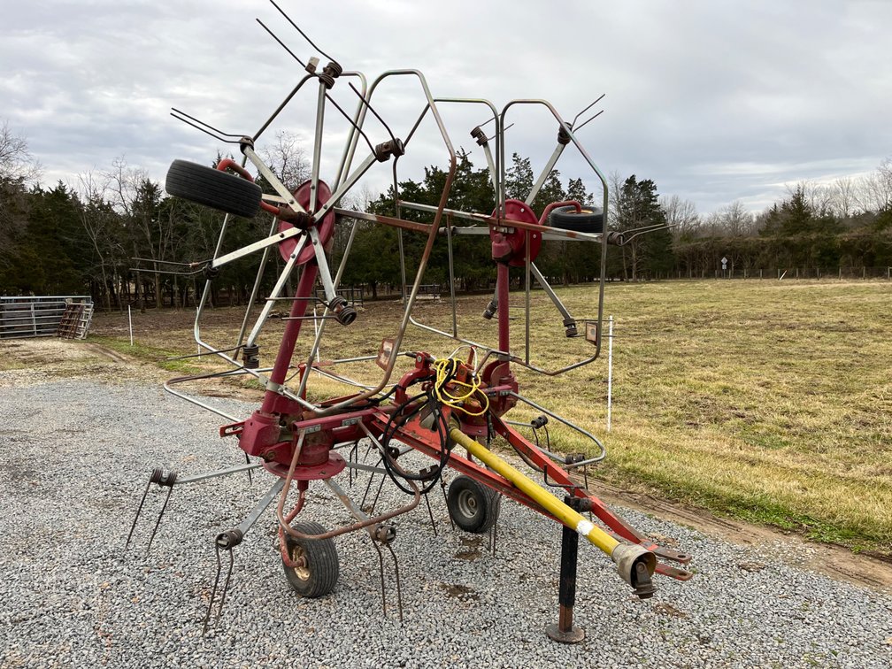  New Idea 4227 Tedder