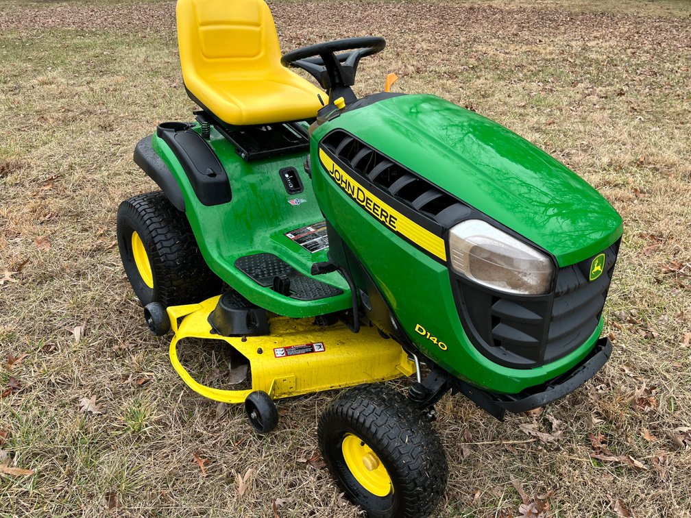 John Deere D140 Riding Mower