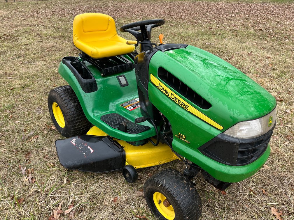 John Deere 115 Riding Mower