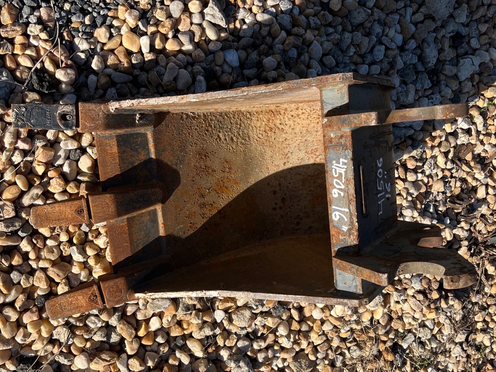 Kubota Quick Attach 16” Digging Bucket