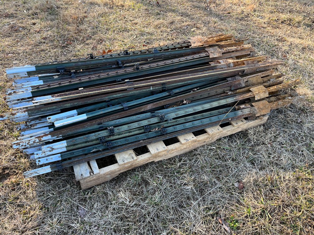 (75) Metal T Posts