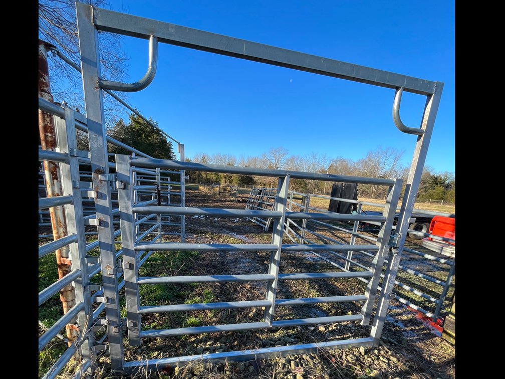 C & W Alley Gate