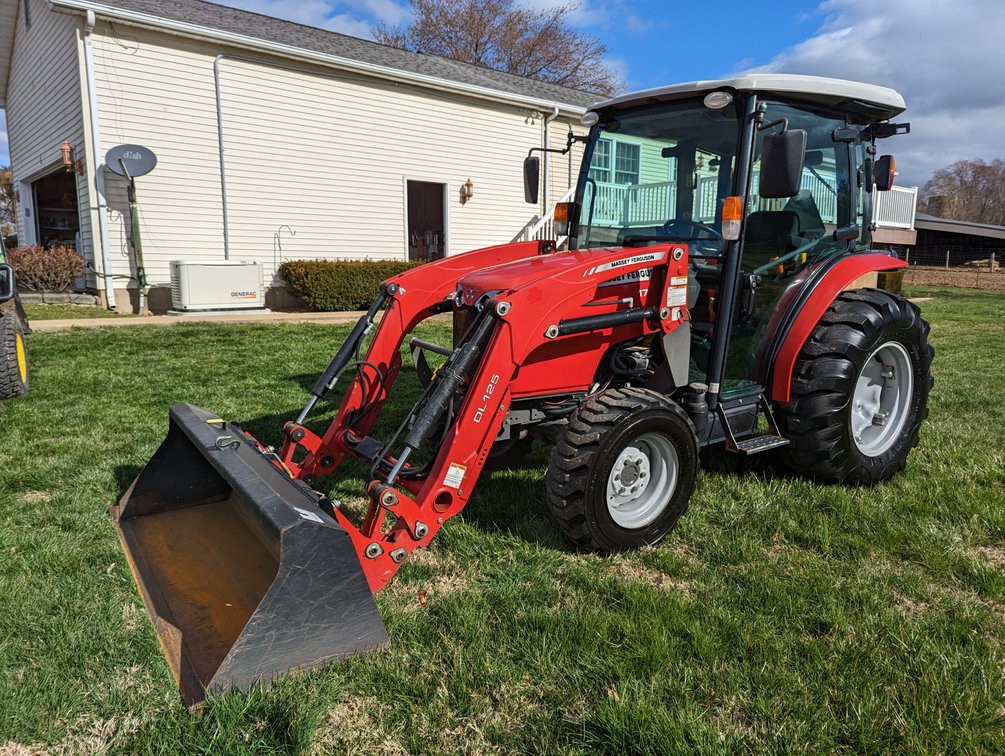 2015 Massey Ferguson 1736 With Cab and Loader 