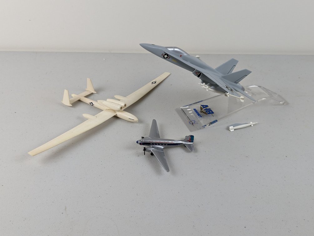 (3) Model Airplanes