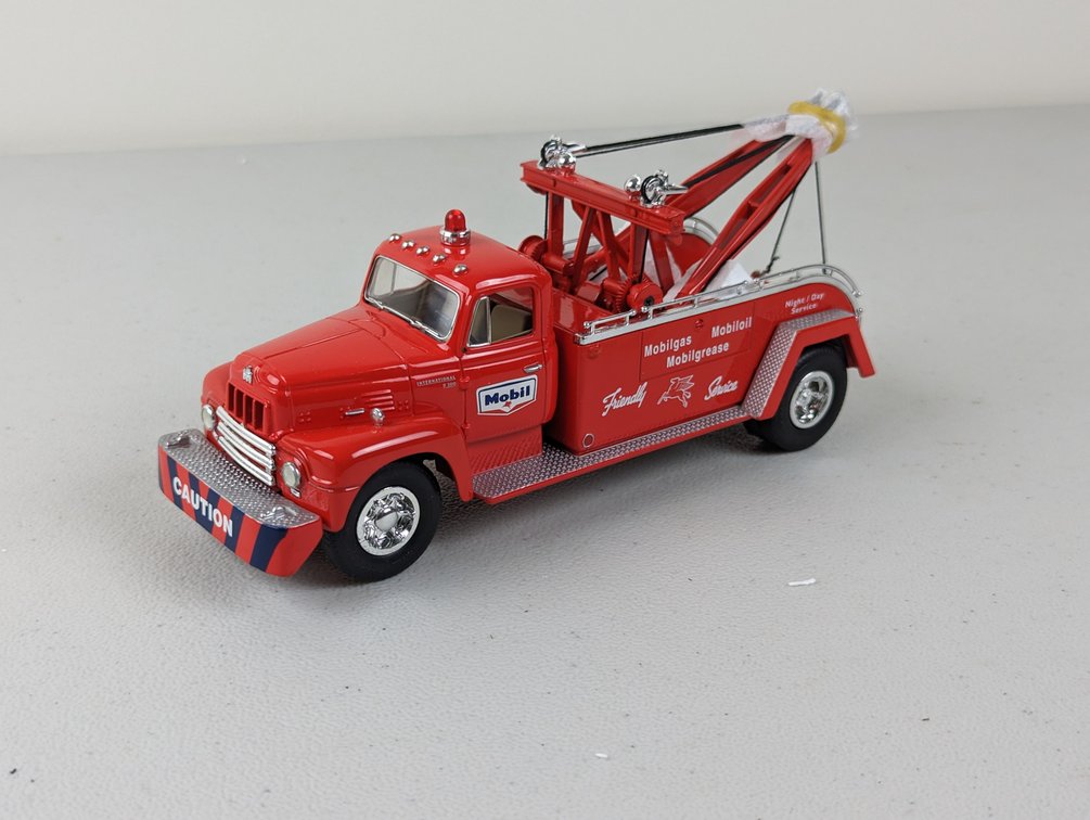 1957 International 1957 R-200 Mobil Service 