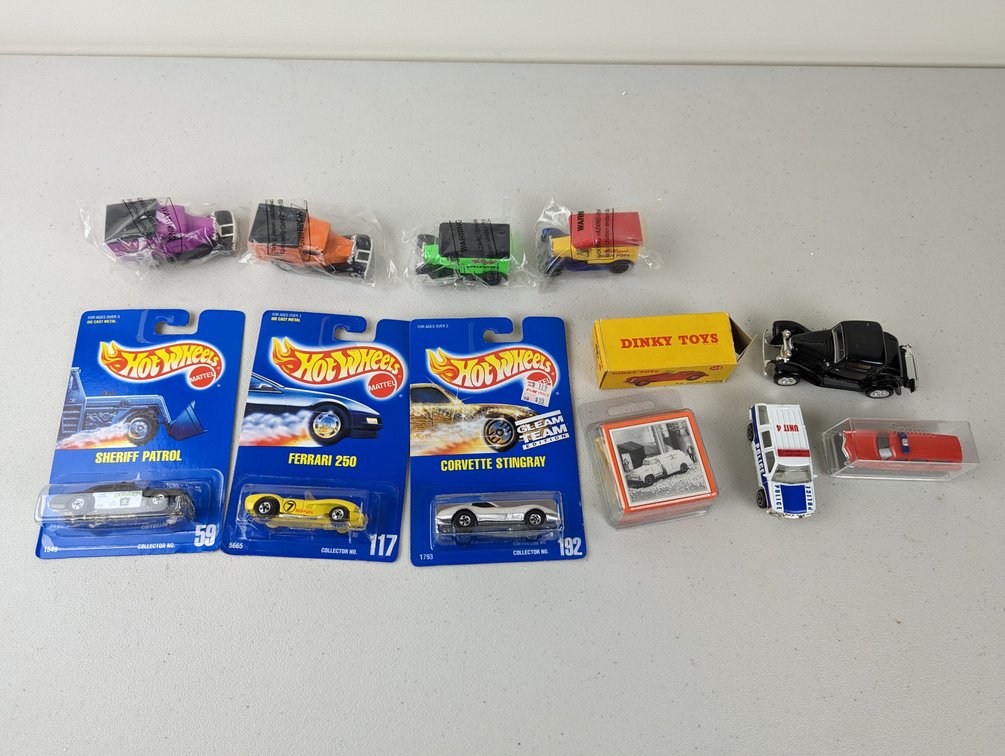 (12) Matchbox And Hotwheels Cars