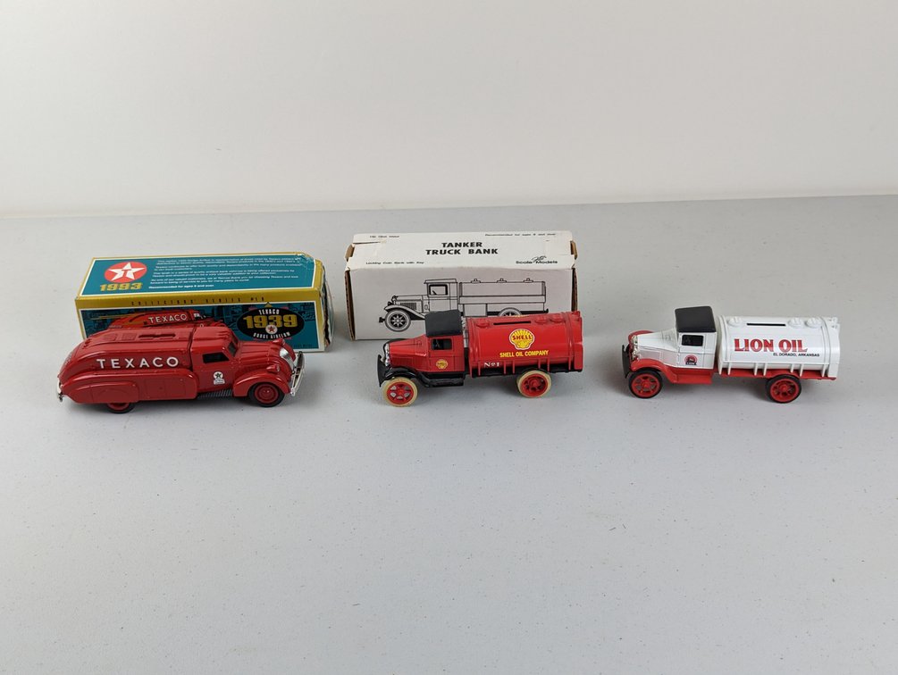 (3) Ertl Bank Trucks