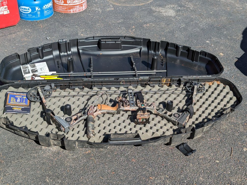Matthews Solo Cam Compound Bow In Hard Case