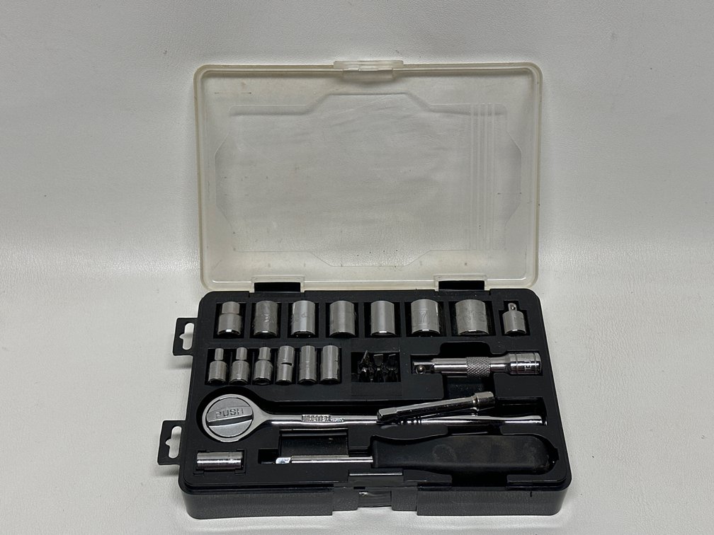 25 Piece Master Mechanic Socket and Ratchet Set 