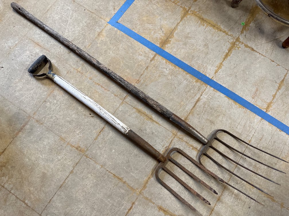 Two Pitchforks 
