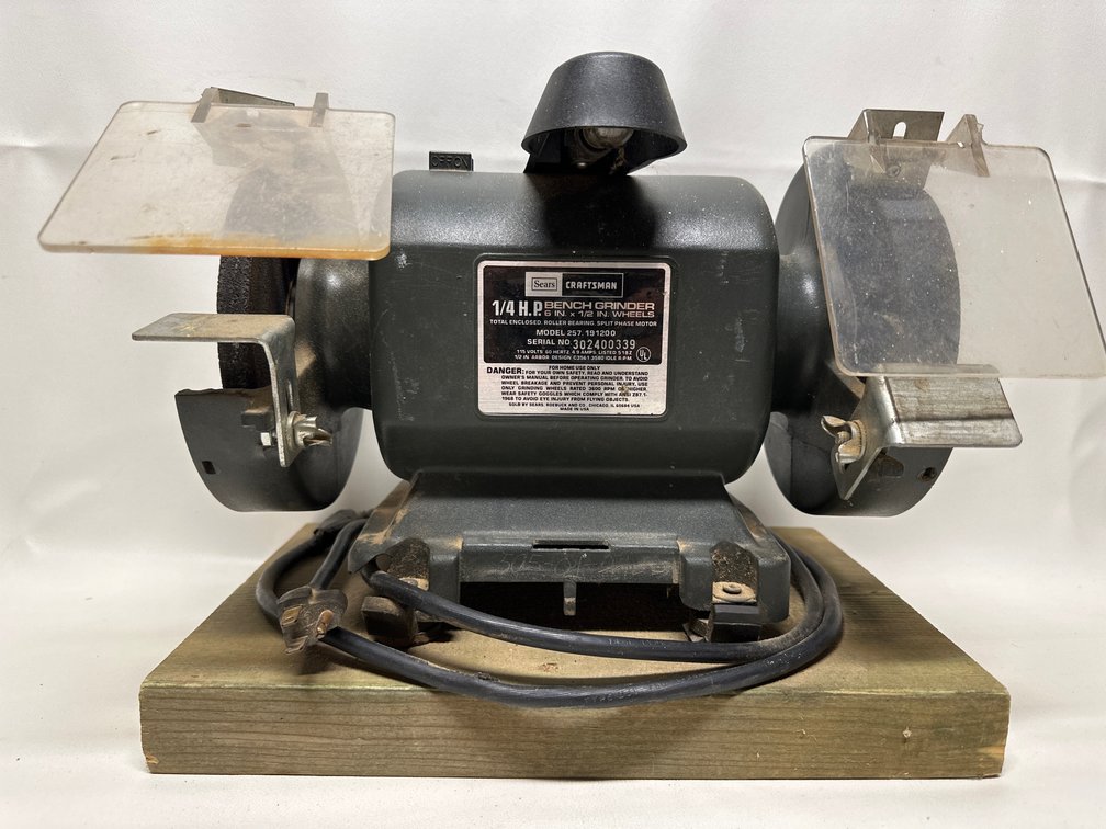 Sears Craftsman 1/4 H.P. Bench Grinder 6 IN X 1/2 IN Wheels 