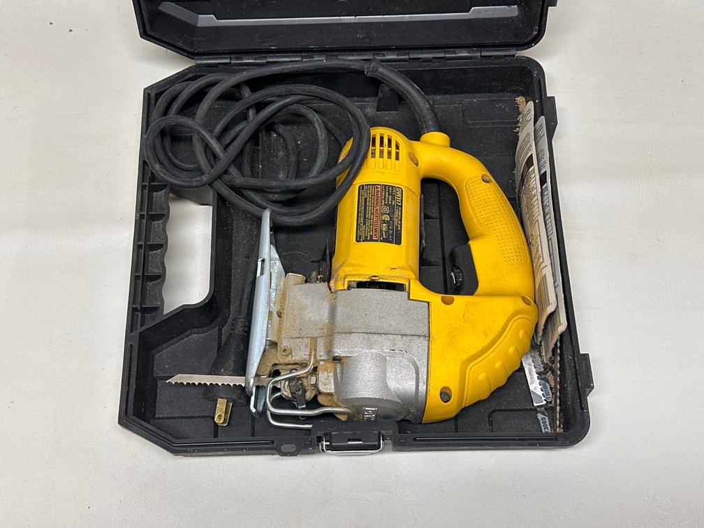 Dewalt Model DW317 VS Orbital Jig Saw with Case