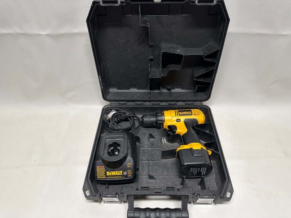 12 Volt Dewalt DC727 3/8” VSR Cordless Drill/Driver