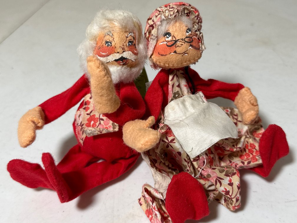 Annalee Mobilitee Santa and Mrs Claus Dolls 