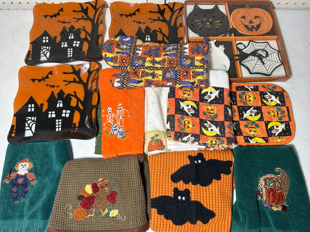 Halloween and Autumn Kitchen and Bath Towels, Serving Plates 