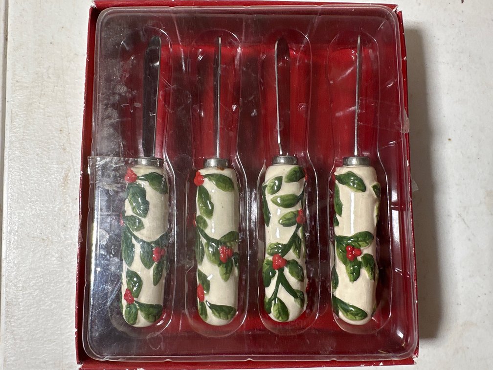 Ceramic Handle Holly Butter Knife Set 