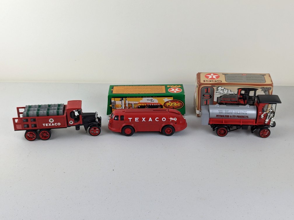 (3) Ertl Texaco Bank Trucks
