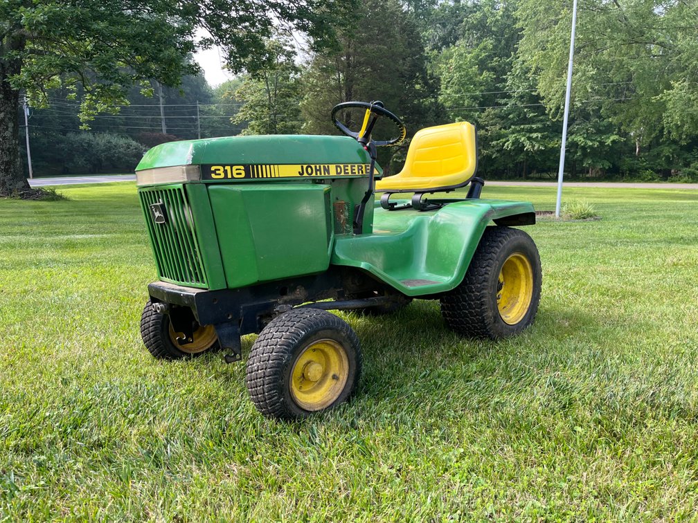 1986 John Deere 316 Lawn Tractor