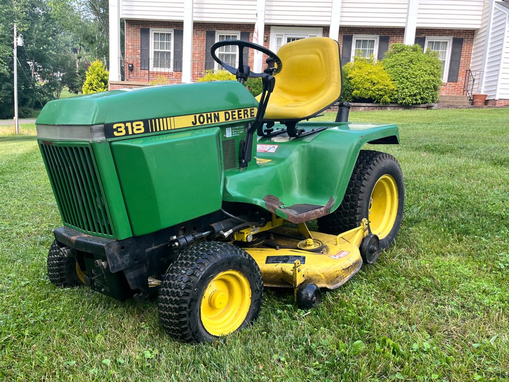 1989 John Deere 318 Lawn Tractor 