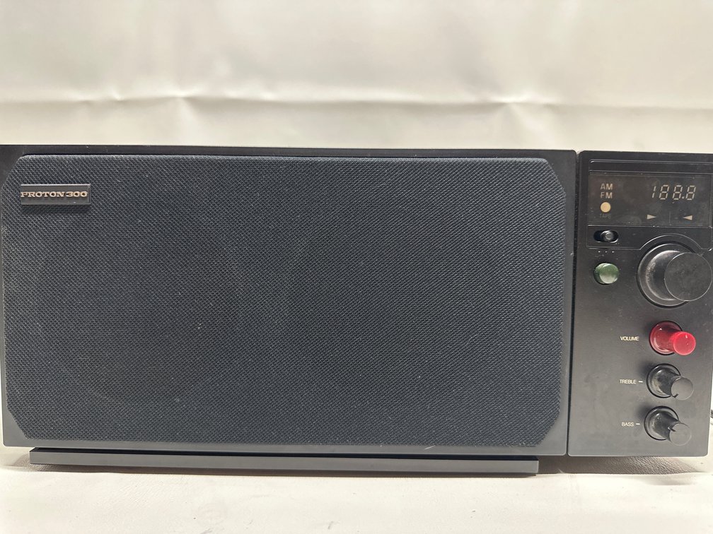 Proton 300 Vintage AM / FM Stereo Tuner Receiver Radio