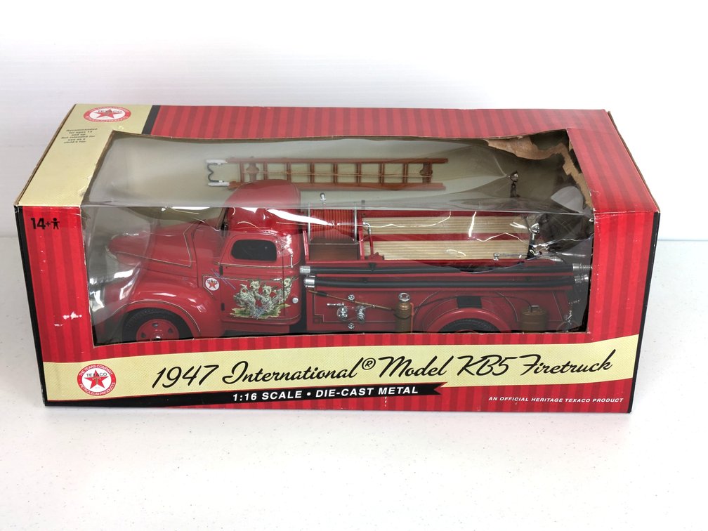Ertl 1947 International KB5 Firetruck