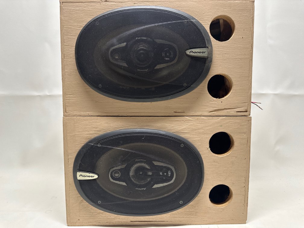 Pioneer 6 by 9 speaker pair
