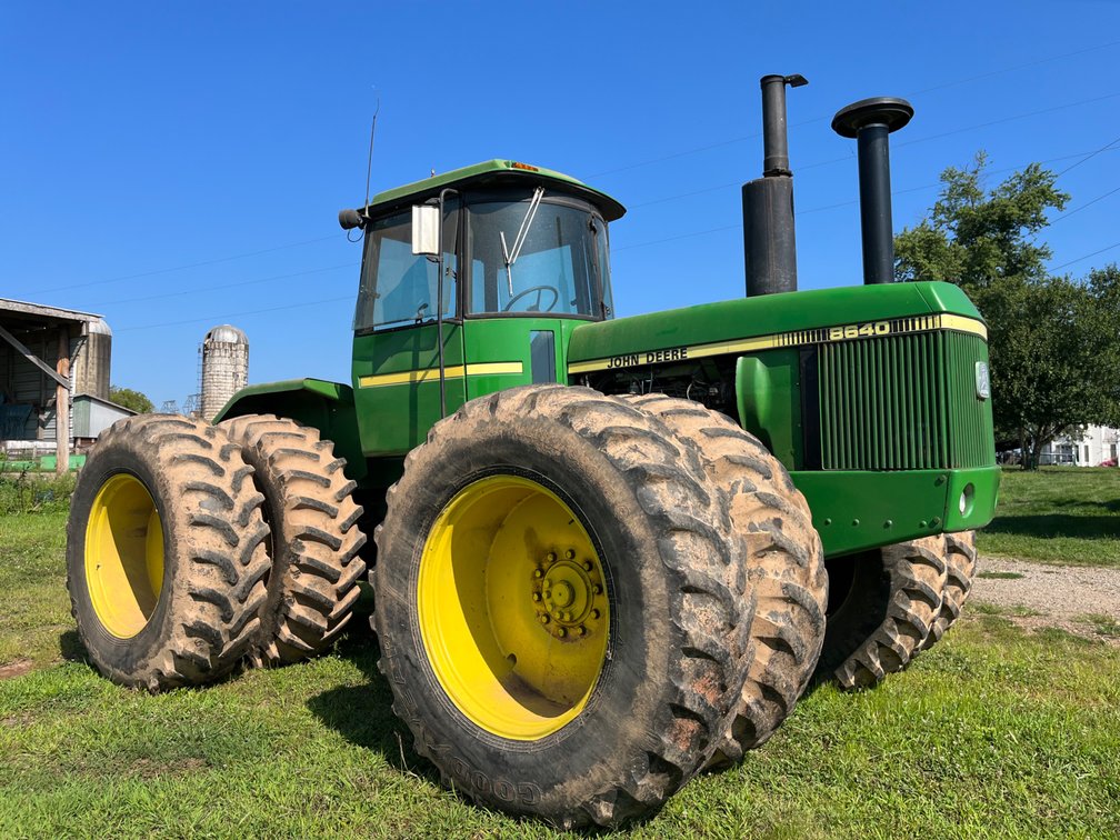 John Deere 8640 Tractor 