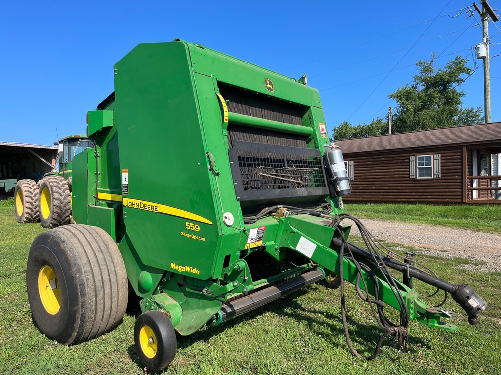 John Deere 559 Baler