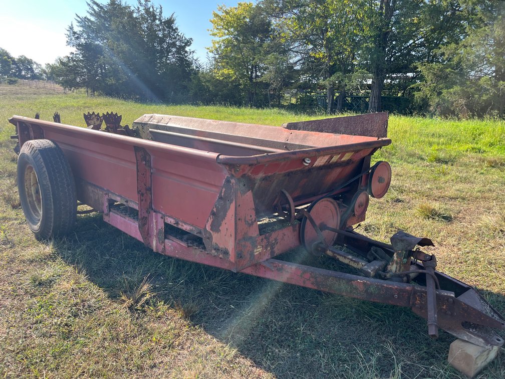 New Holland 518 Manure Spreader 