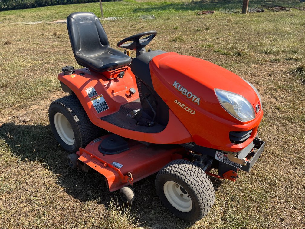 Kubota GR2110 Lawn Tractor 
