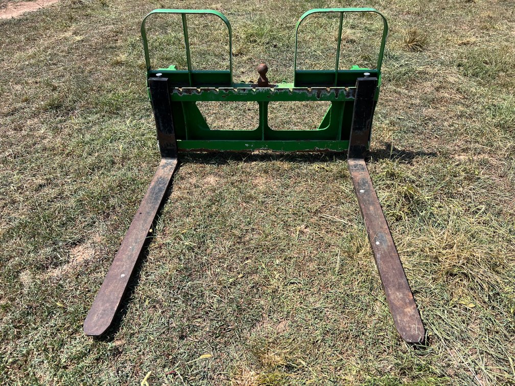John Deere Pallet Forks