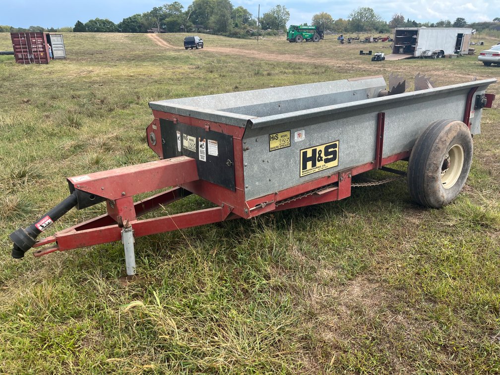 H & S 125 Manure Spreader