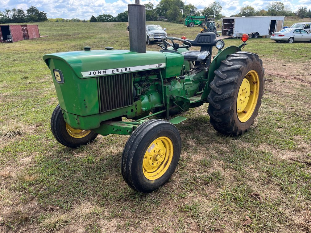 John Deere 820 Tractor 