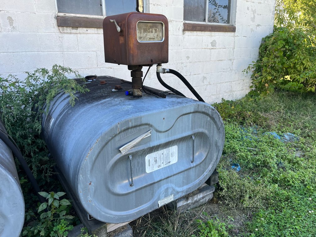 266 Gallon Gas Tank with Elec Pump