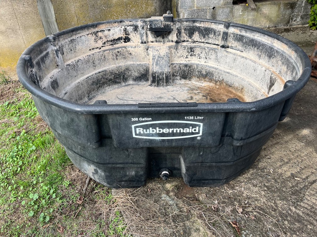 300 Gallon Rubbermaid Water Tank