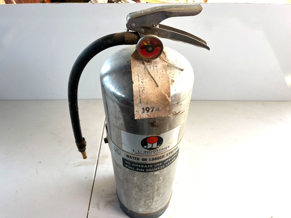 2 1/2 Gal Pressurized Fire Extinguisher 