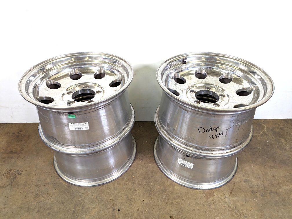 Set Of Four Pacer 164 18x9" Wheels